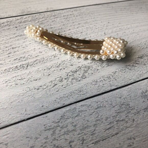Oversized Faux Pearl Hair Clip in Gold 🌟 - Picture 5 of 7
